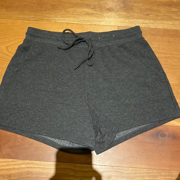 Grey shorts - Picture 1 of 2